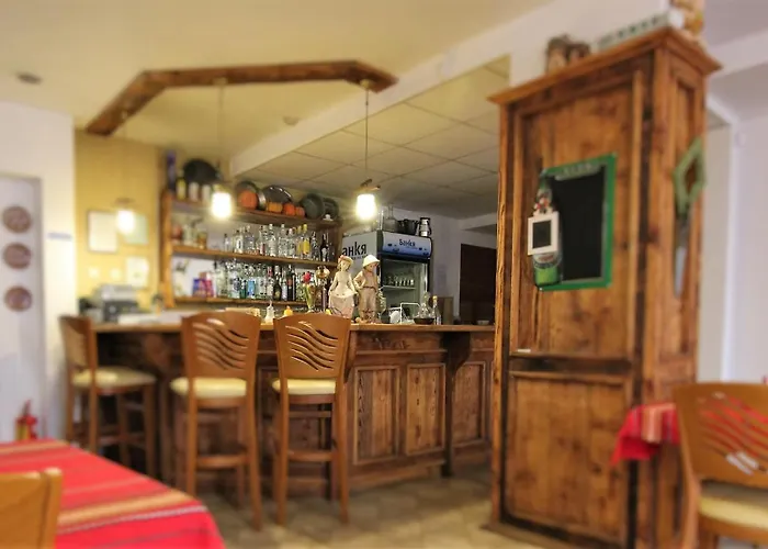 호텔 Pirina Club 3*